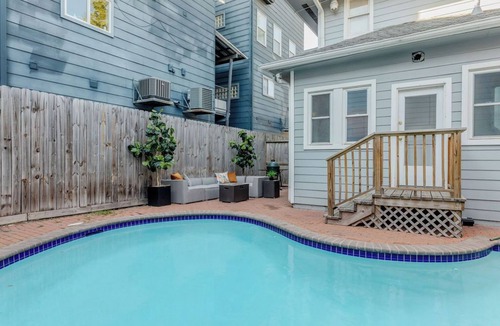 Neartown House | 5BR The Hera! Luxury Mansion in Montrose w/Pool! ★