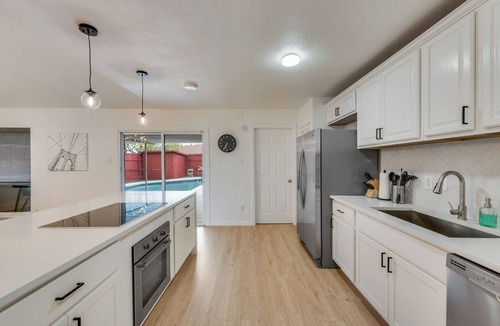 Rowlett House | 5BR w/Pool & Hot Tub Walk to Lake Ray Hubbard