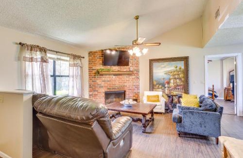 Lufkin House | 6 Mi to Ellen Trout Zoo: Family Home w/Yard!