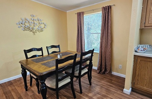 Navasota House | 6 miles from Renaissance Festival 3 Bedroom 2 Bath home on 2 acres