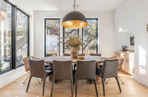 Bouldin Cottage | 6bdr Luxe Pool Retreat City Views, Ping Pong, Foosball, Guest House Henley