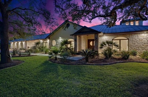 Spicewood House | 7 Beds 6 Bath + 1/2 Bath LUXURY LAKE HOUSE ESTATE