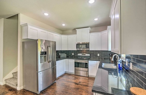 Texas City House | 7 Mi to Gulf: Family Home w/Yard in Texas City
