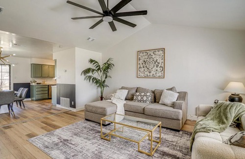 Bridgeport House | 7 Mi to Lake Bridgeport: Home w/Yard & Grill!