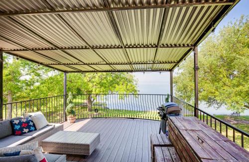 Rockwall House | 7 Mi to Winery: Lakefront Rockwall Home w/Deck