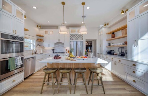 East Congress House | 7BR Estate, Heated Pool, Hot Tub, Cabana Theater