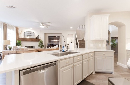 Panther Creek Estates House | 7BR Luxury Home 15 Min to Universal Studios - Home Theater, Game Room, Sleeps 16