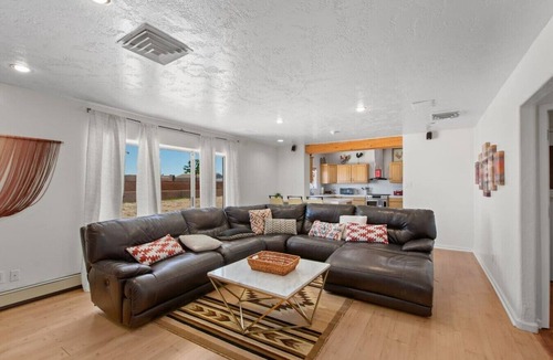 West Bluff House | 7BR Retreat w/gated parking Views & Near Old Town