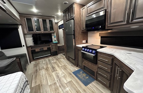 Hico House | 8 Hico Tiny Town 5th Wheel RV rental Fire Pits Farm Animals Glen Rose-Fossil Rim