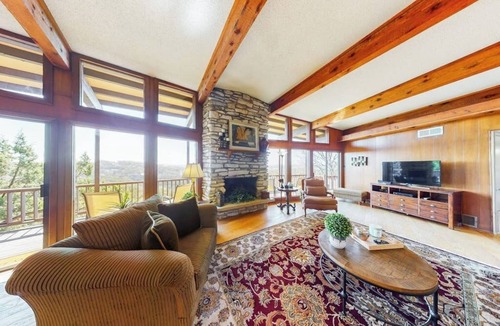 Sky Forest House | A King's View of Hill Country: Scenic Home w/End-to-End Deck