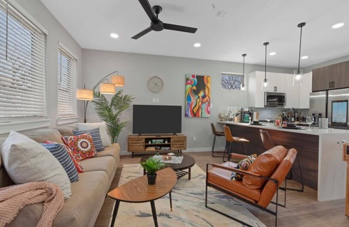 Fort Worth House | A la mode 2BDTownhouse: 7St Walkable & UltraCool!