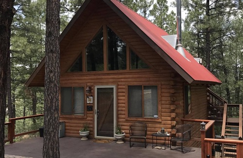Aspen Springs Cabin | A sweet mountain retreat (yet close to town)
