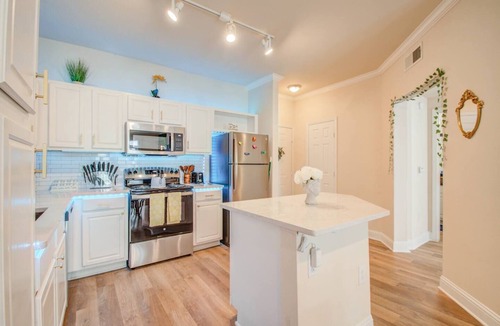 Houston Apartment | A Taste of Greece - 1BR - FIFA - NRG - Pool - Gym - Movie Theater