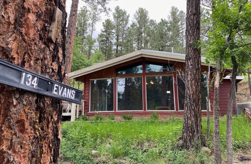 Ruidoso House | A Vintage Retreat within earshot of Rio Ruidoso -10 min walk to Midtown Ruidoso.