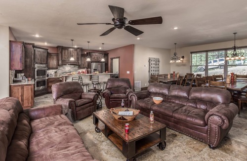 Ruidoso Cabin | Abbey Lodge | Perfect for Large Groups, Hot Tub
