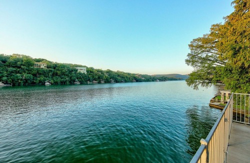 Rivercrest House | Above Emerald | Waterfront I Dock I Lake Austin | Pool&Spa I Game Room
