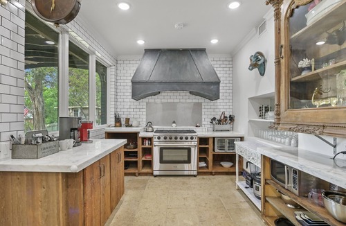 Hudson Bend House | Above Escape LT I Lake Travis I Pool&Spa I Services I Pets