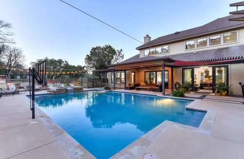 Austin House | Above Hillside Oasis I Pool & Spa I Outdoor Entertaining I Luxury Services