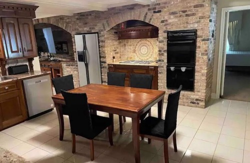 Milton House | Acadie EVENT Retreat w/POOL for 14+ w/GameRoom