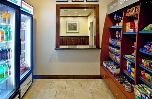 Albuquerque Apartment | Accessible 2BR Suite w/Hot Breakfast, Pool & BBQ