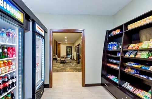 College Station Apartment | Accessible 2BR Suite w/Daily Breakfast & Pool
