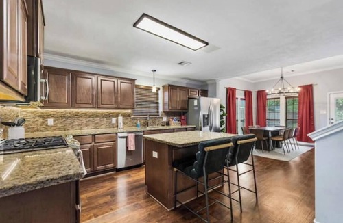 Wellborn House | Aggie Escape 4BR+Fire Pit + Yard Games Near A&M