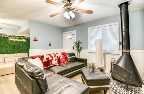 North Garden Acres House | Aggie Game Day Retreat ~ 1 Mi to Texas A & M!