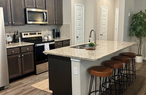 College Station House | Aggie-Wildcat House - Located 12 Min to Kyle Field