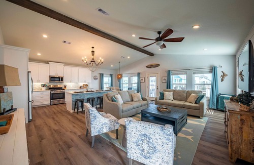 Jamaica Beach House | Agua Vista Waterfront Home 💥Hot Tub💥Sun Deck-Fish off Patio🎣Kayaks provided🛶