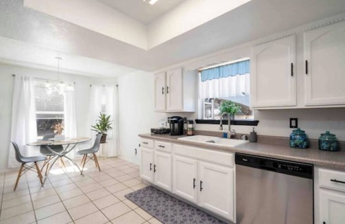 Biggs Field Villa | Air Hockey, Pool, Fireplace, Basketball, & more!