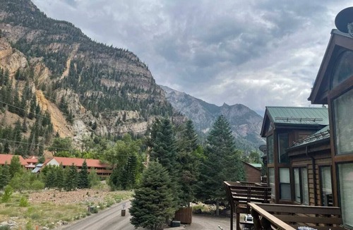 Ouray House | AlaskaRado 2-Bedroom Townhome in Beautiful Ouray