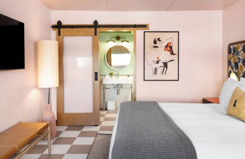 Albuquerque Original Townsite Hotel | Albuquerque Modern Retreat for Solo Travelers or Couples | Free Parking