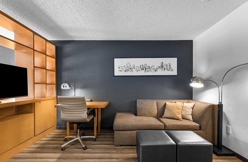 Gateway Apartment | Alma Arboretum - King Studio