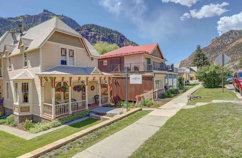 Ouray Apartment | AlpLily Inn ~ Box Canyon Room ~ Private Balcony ~ 5 min walk to Ice Park ~ AC!
