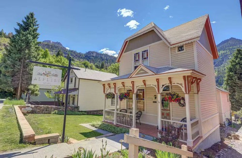 Ouray Apartment | AlpLily Inn ~ Box Canyon Room ~ Private Balcony ~ 5 min walk to Ice Park ~ AC!