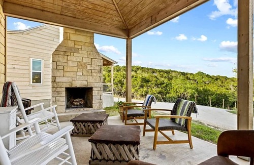 Dripping Springs Cottage | Amazing Cottage for a Family Getaway to Texas Hill Country near Dripping Springs, Texas