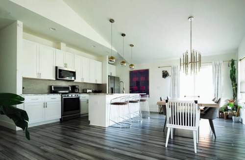 Central East Austin House | Amazing House w/Private Roof Deck & Downtown Views! Walk to Franklins, DT & UT!