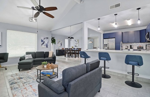 North San Antonio - SAT House | Amazing luxe home with Heated Pool, Jacuzzi, Fire Pit, near Airport & Sea World