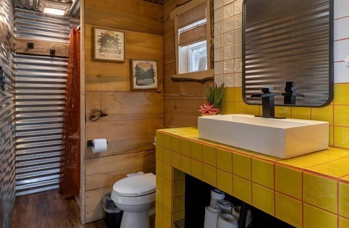 Nogal Cabin | Amazing Pet-Friendly Tree House for Unforgettable Escapes to Nature in Nogal, New Mexico
