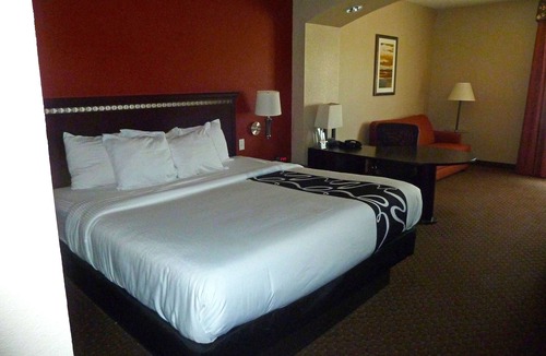 Gun Barrel City Hotel | Americas Best Value Inn & Suites Gun Barrel City