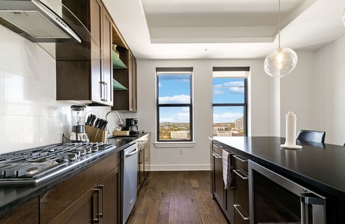 Uptown Apartment | Amyfinehouse Luxury 3BR Penthouse in Uptown Dallas Pool+Private Terrace+Skyline