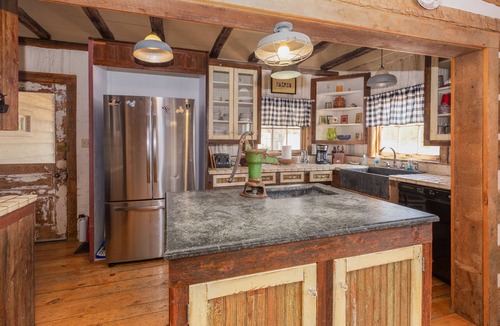 Ingram House | Antique log home, built in 1852 in St. Geneviève, MO