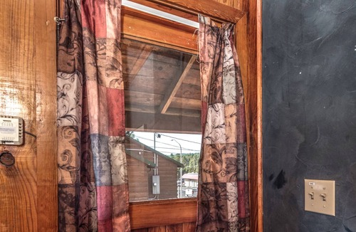 Ruidoso Cabin | Apache Village 1, Queen Bed, Midtown, Pet Friendly, Sleeps 2