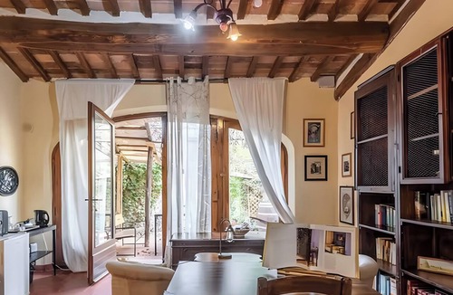 Vescovado Apartment | 'Arco - Antiche Dimore' with Shared Pool, Wi-Fi and Air Conditioning