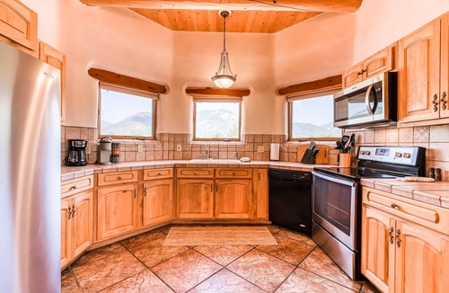 Arroyo Seco House | Arroyo Seco's Getaway - Walk to Village & Hot Tub
