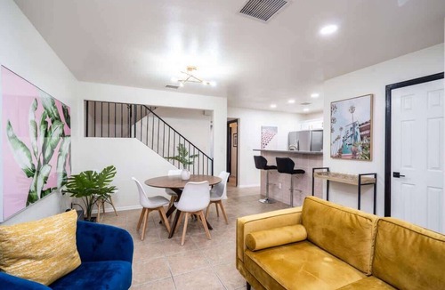 Northeast El Paso Apartment | Art Deco 3 BR Near Fort Bliss