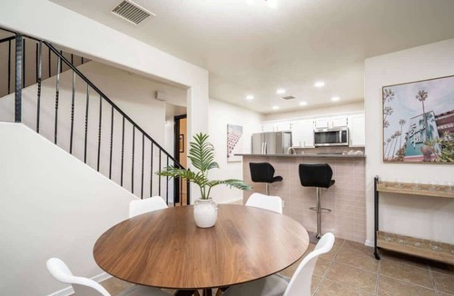 Northeast El Paso Apartment | Art Deco 3 BR Near Fort Bliss
