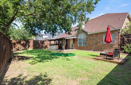 South Arlington House | Artsy 4BR, 2.5BA Home – Under 12 Mins to AT&T Stadium!