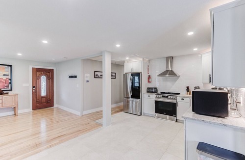 Central Arlington House | Atnt Cowboys Rangers Tx Live FIVE STARS! 4Bed 4 Bath Walk Downtown Arlington
