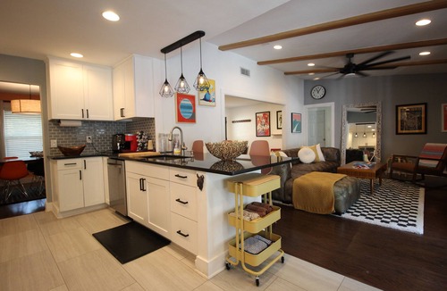 North Austin Civic Association House | ATX house & pool - minutes from 6th/UT/Q2/Domain